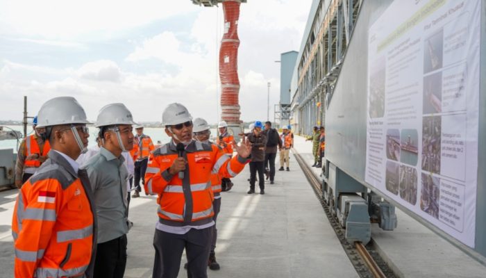 Wapres Gibran Tinjau Pengembangan Fasilitas Ekspor Semen di Tuban, Dorong Daya Saing Industri Nasional