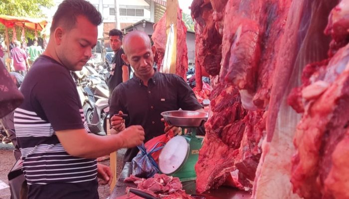 Harga Daging Sapi di Pasar Lambaro Capai Rp170 Ribu per Kilogram