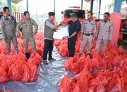 Pemkab Aceh Besar Salurkan Daging Bantuan Presiden untuk 905 KK Terdampak Bencana