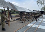 Satpol PP dan WH Aceh Besar Tertibkan Bangunan Liar di Blang Bintang