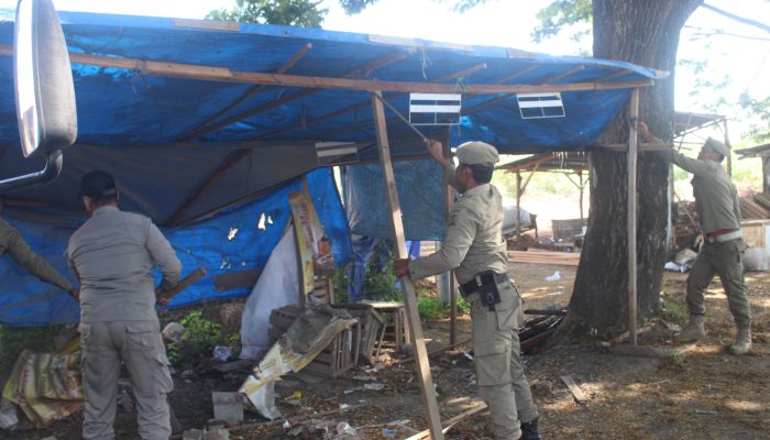 Satpol PP dan WH Aceh Besar Kembali Bongkar Bangunan Liar di Baitussalam