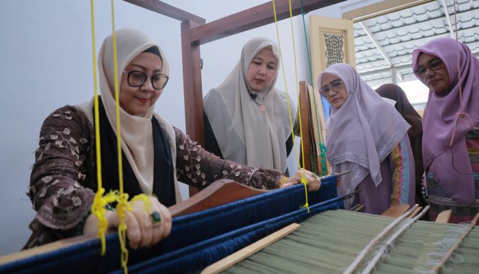 Dekranasda Nagan Raya Kunjungi Sentra Kerajinan Aceh Besar, Perkuat Kerja Sama
