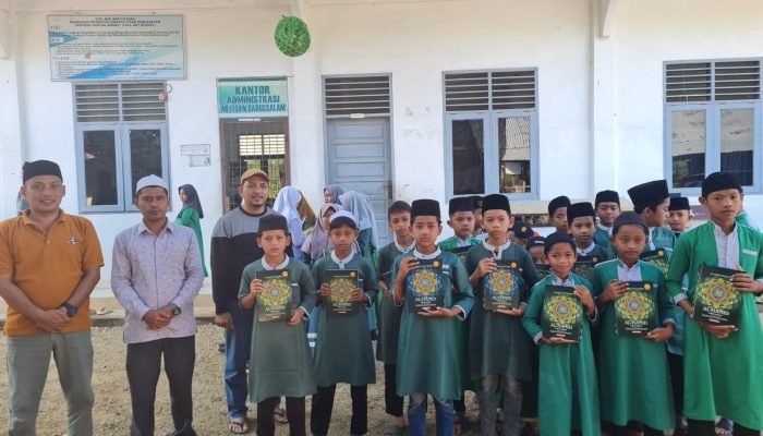 Biro PBJ Setda Aceh Salurkan Ratusan Mushaf Al-Qur’an untuk Dayah dan Panti Asuhan Terdampak Banjir