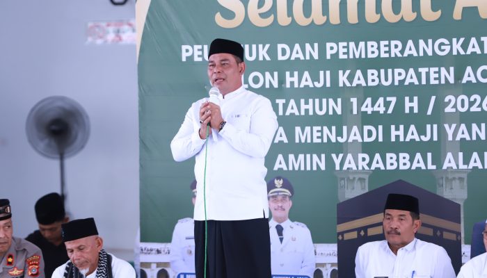 Peusijuk dan Pelepasan Jamaah Haji Aceh Besar 1447 H, Bupati Muharram Idris: Fokus Ibadah, Jaga Kesehatan dan Persatuan
