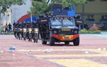 Polda Aceh Simulasikan Sispamkota, Tegaskan Pelayanan Humanis Jelang May Day 2026