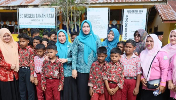 Bunda Guru Aceh Semangati Murid SD Negeri Tanah Rata