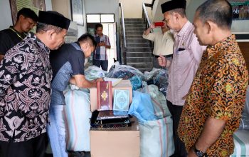 Kemendagri Salurkan Bantuan Perlengkapan Ibadah untuk Korban Banjir di Aceh Barat