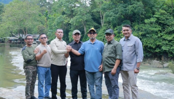 Bupati Aceh Besar dan Anggota DPR RI Tinjau Lokasi Pembangunan SPAM Regional di Leupung