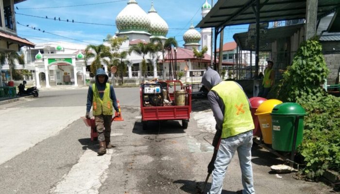 PUPR Aceh Barat Tambal 153 Titik Jalan Berlubang di Meulaboh