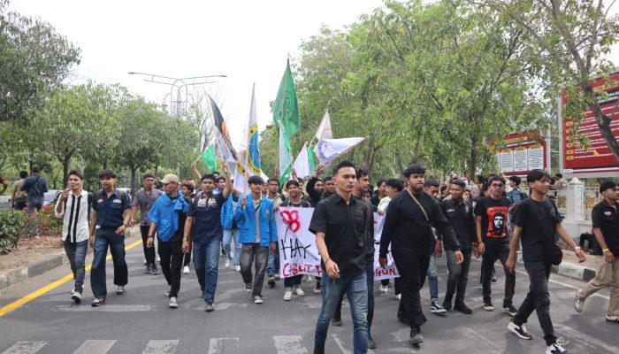 Enam Orang Diamankan Polisi, Diduga Provokasi dan Upaya Penurunan Bendera Saat Aksi di Kantor Gubernur Aceh