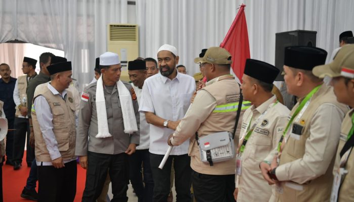 Mualem Lepas Kloter Perdana CJH Aceh, Tekankan Kebersihan Hati dan Kesiapan Fisik