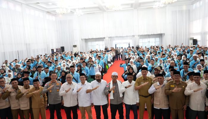 Ketua DPRK Banda Aceh Dampingi Gubernur Aceh Lepas Jamaah Haji Kloter Pertama