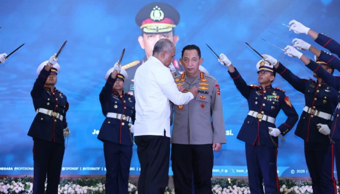 Kapolri Terima Adhi Bhakti Senapati, Jadi Motivasi Perkuat Sinergi Keamanan Siber