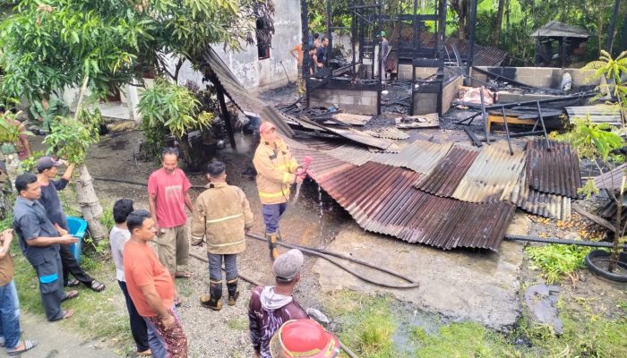 Rumah Semi Permanen di Indrapuri Ludes Terbakar