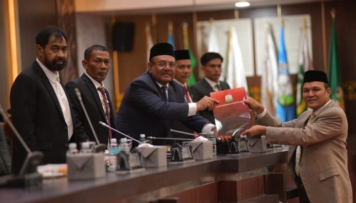 Gubernur Aceh Hadiri Paripurna DPRA Penyampaian Rekomendasi LKPJ 2025