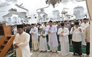 Wagub Aceh Salat Idul Adha di Masjid Raya Baiturrahman, Khutbah Disampaikan Abi Anwar Kuta Krueng