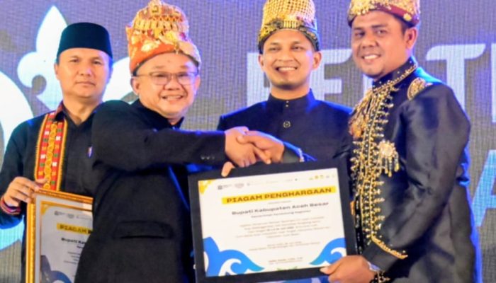 Pemkab Aceh Besar Terima Penghargaan PPN XIV Aceh–Indonesia 2026 di Istana Wali Nanggroe