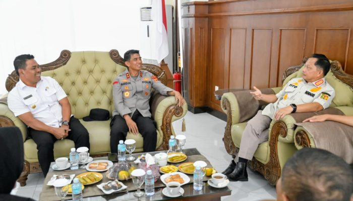 Syech Muharram Lepas Kepulangan Mendagri Tito Karnavian di Bandara SIM Aceh Besar