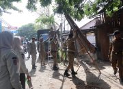 Lagi, Satpol PP dan WH Aceh Besar Tertibkan Bangunan Liar di Baitussalam