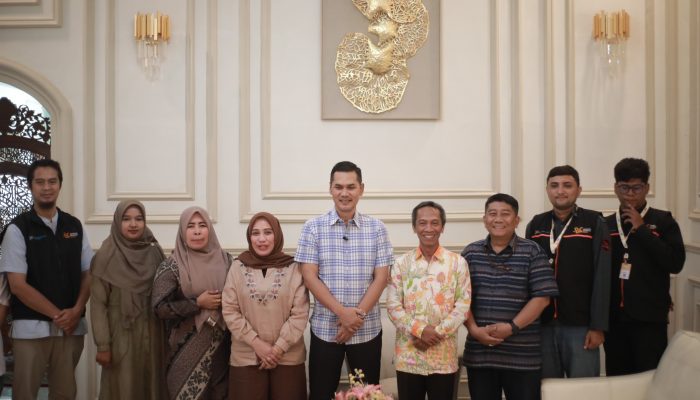 Sekda Aceh Terima Tim Pendataan Sensus Ekonomi 2026 di Kediaman Resmi