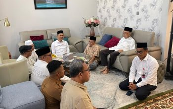 Sekda Aceh dan Pimpinan SKPA Takziah ke Rumah Duka Almarhum dr. Zaini Abdullah