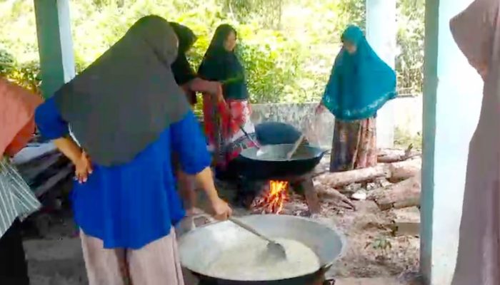 Toet Apam dan Bubur Asyura: Jejak Kebersamaan yang Tetap Hidup di Pesisir Pulo Aceh