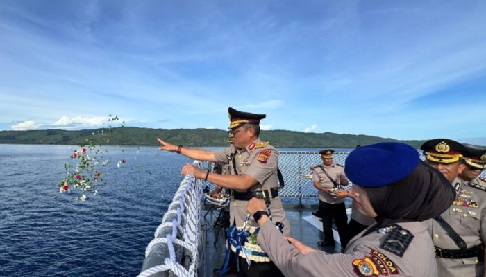 Di Atas Kapal Wisanggeni 8005, Karo Ops Polda Aceh Pimpin Upacara Tabur Bunga Sambut Hari Bhayangkara ke-80