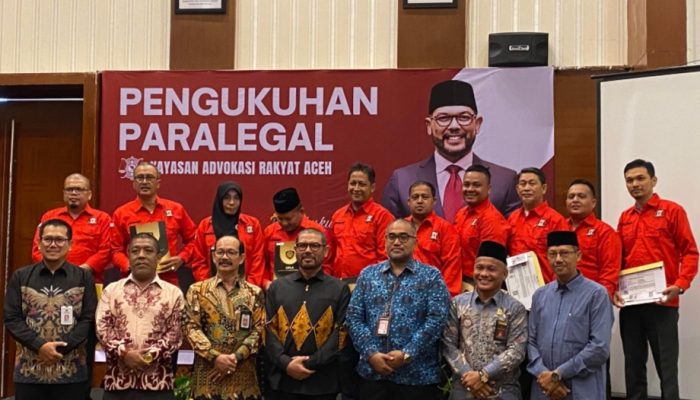 Nasir Djamil Kukuhkan Puluhan Kepala Madrasah sebagai Paralegal di Banda Aceh