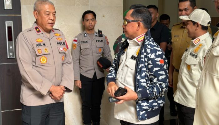 Wakapolda Aceh Sambut Kedatangan Mendagri Tito Karnavian di Bandara SIM