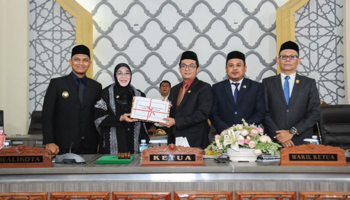 Wali Kota Serahkan LKPJ 2025 ke DPRK, Irwansyah: Pembahasan Akan Dilakukan Secara Komprehensif