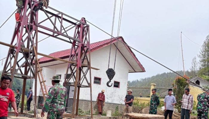 TNI Bangun Jembatan Gantung di Dabun Gelang, Ditargetkan Rampung Sebelum HUT ke-81 RI