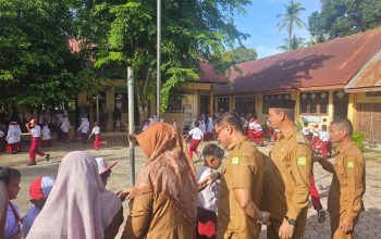 Wakili Bupati, Kasatpol PP dan WH Aceh Besar Suntik Semangat Siswa di Hari Pertama Sekolah