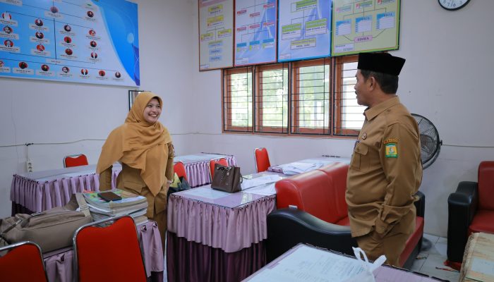 Hari Pertama Masuk Sekolah, Wabup Aceh Besar Berikan Energi Baru untuk Siswa dan Guru SDN Blang Bintang