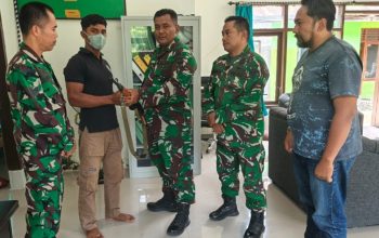 Warga Serahkan Senjata Api Rakitan ke Koramil 09/Ulee Kareng, Bukti Kepercayaan kepada Babinsa