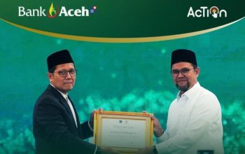 Ketua DPS Bank Aceh Syariah Raih Anugerah Kepatuhan Zakat Berdampak dari BAZNAS dan DSN-MUI