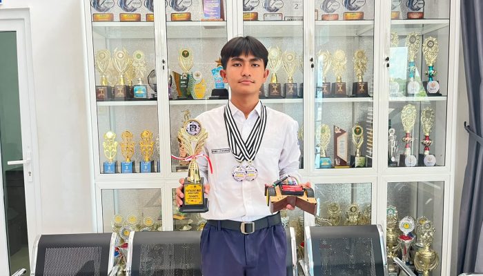 Putra Aceh Jaya, M. Ghufran Ziyan Muhdin Raih Penghargaan Robotik Nasional Bersama Tim Dayah Ruhul Qur’ani