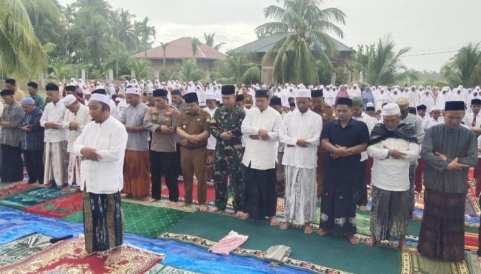 Ratusan Masyarakat Darul Kamal Gelar Shalat Istisqa, Hujan Turun Saat Doa Dipanjatkan