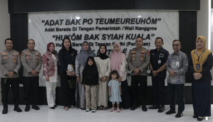 Kapolda Aceh Serahkan Santunan ASABRI kepada Keluarga Alm. Bripka Kurniadi