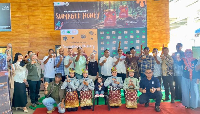 Hadiri Launching Sumabee Honey, Kadiskopukmdag Aceh Besar Apresiasi Budidaya Madu di Jantho