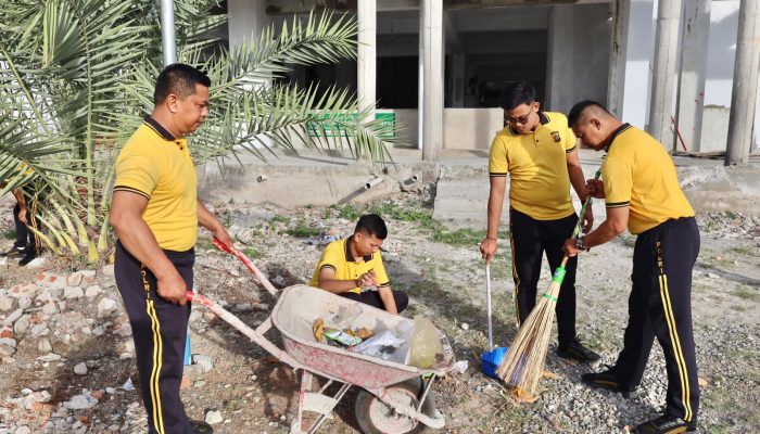 Sambut HUT ke-81 Kemerdekaan RI, Polda Aceh dan Polres Jajaran Serentak Gelar Baksos Bersihkan Rumah Ibadah