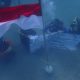 HUT Ke-81 RI, Polairud Polda Aceh Kibarkan Bendera Merah Putih di Dasar Laut Krueng Raya