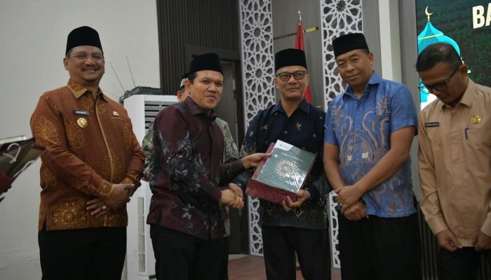 Wagub Aceh Salurkan 50.000 Al-Qur’an Bantuan Kerajaan Arab Saudi untuk Masjid dan Dayah