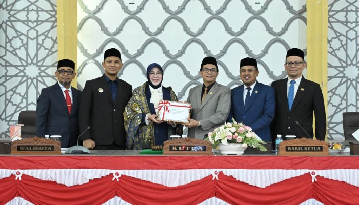 Wali Kota Serahkan RKUA PPAS Perubahan APBK 2026 ke DPRK Banda Aceh