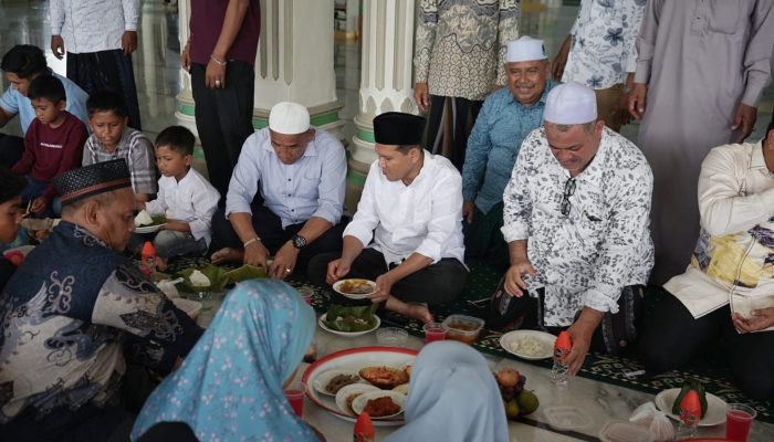 Wagub Dek Fadh Hadiri Maulid Bersama Ratusan Anak Yatim di Teupin Raya
