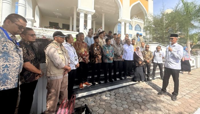 Didampingi T.A. Khalid, KKP Salurkan Delapan Ekskavator untuk Percepatan Pemulihan Pesisir Aceh