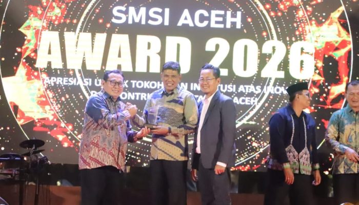 Jadi Pelopor Pengentasan Buta Hijaiyah di Pidie, Sarjani Dianugrahi SMSI Award 2026