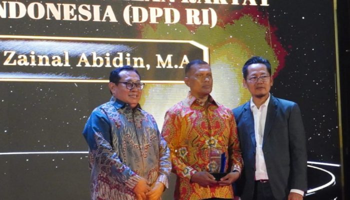 Dinilai Aspiratif dan Peduli Pembangunan Aceh, Ghufran ZA Terima Anugerah SMSI Award 2026