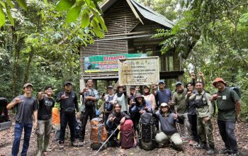 Mapala Leuser USK dan HAkA Bersihkan Jalur Pendakian Seulawah
