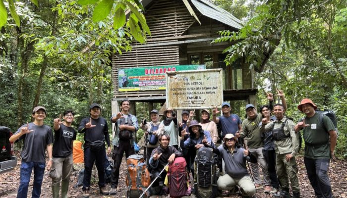 Mapala Leuser USK dan HAkA Bersihkan Jalur Pendakian Seulawah