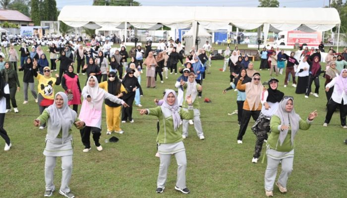 Meriahkan HUT ke-43, Semen Andalas Ajak Ribuan Warga Lhoknga-Leupung Hidup Sehat dan Bangkitkan UMKM